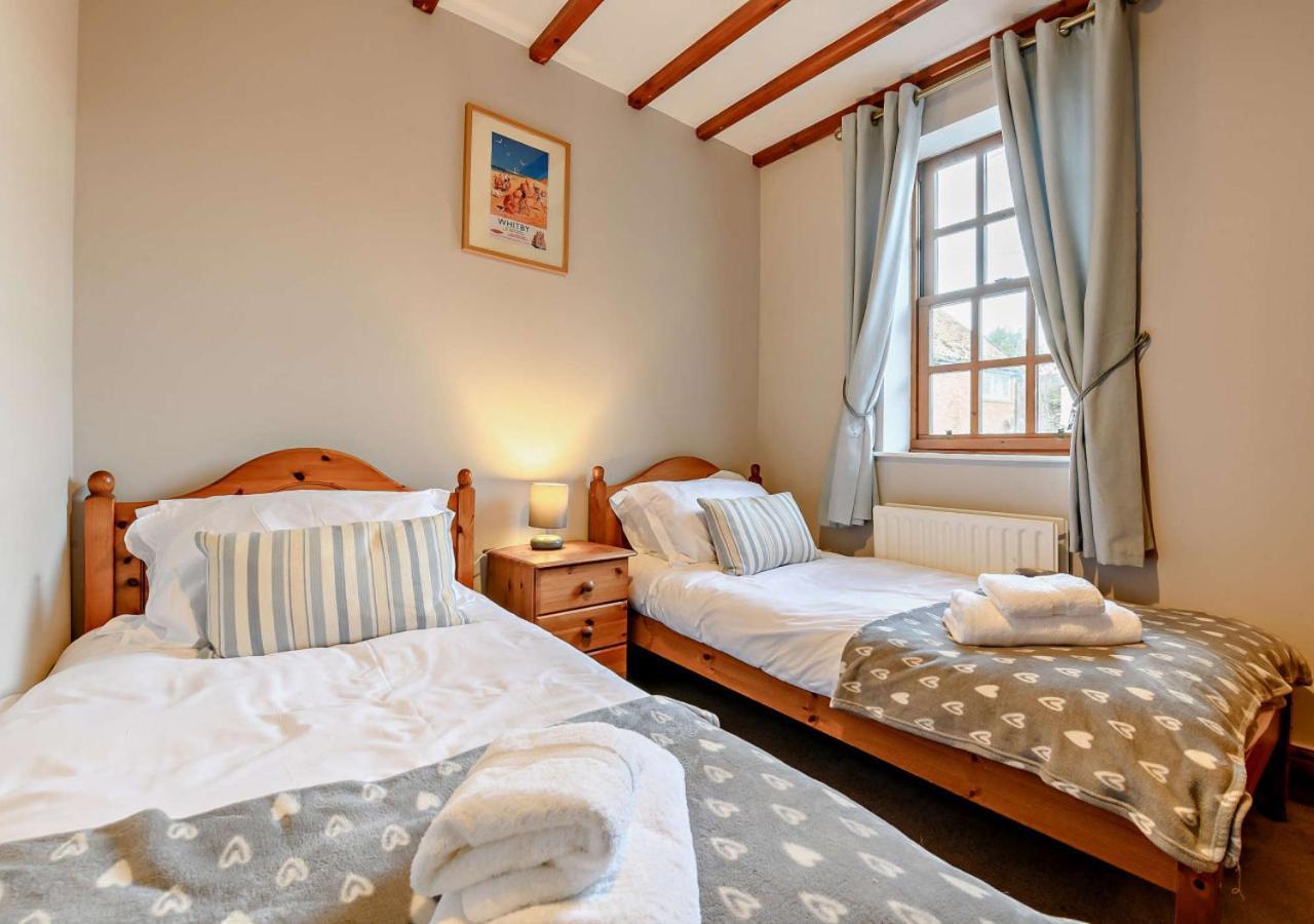 Salty Dog Cottage Whitby Bagian luar foto