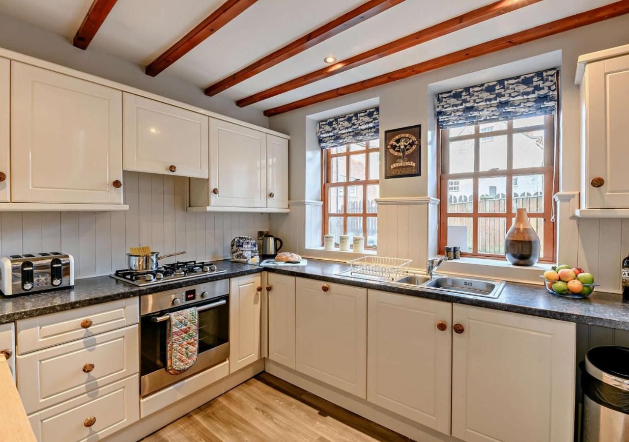 Salty Dog Cottage Whitby Bagian luar foto